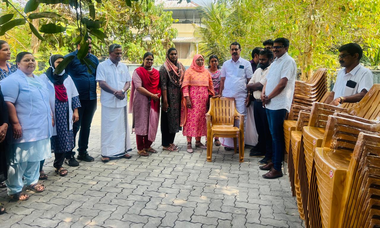 കീഴ്മാട് കുടുംബാരോഗ്യകേന്ദ്രത്തിലേക്ക് കസേരകൾ